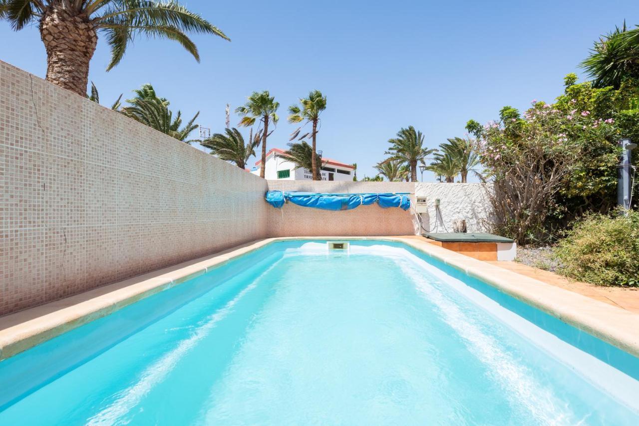 Home2Book Quiet Villa With Private Pool Triquivijate Exteriör bild